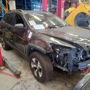 Jeep, Cherokee Left Taillight Kl In Body 02/14 03/18
